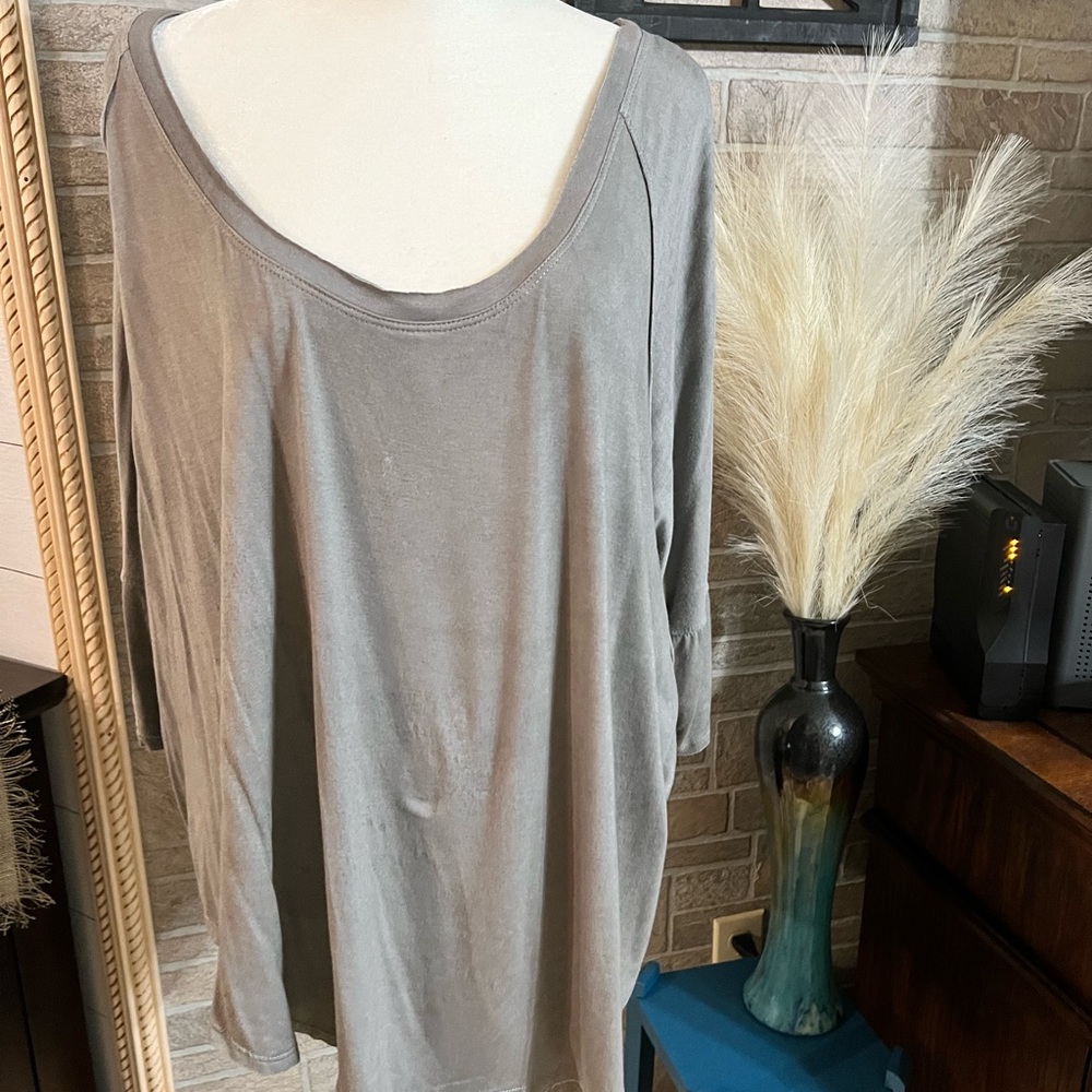 Women’s gray medium oversized shirt